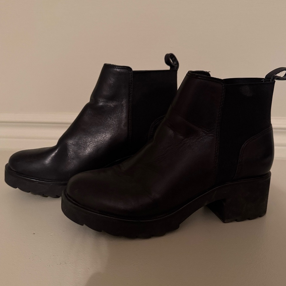 ALDO black fashion boot size 7US